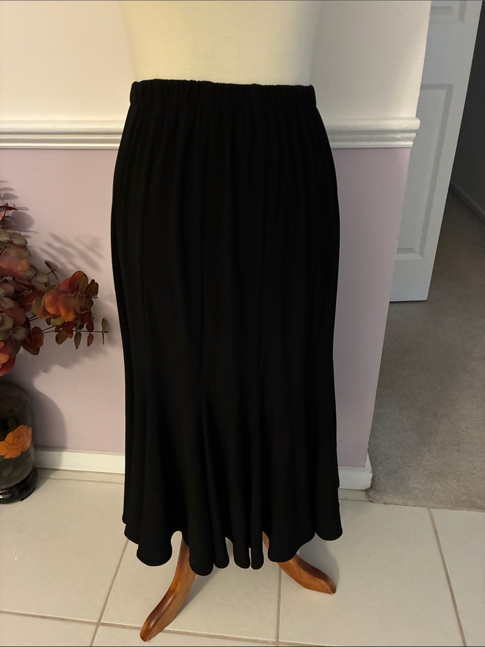 Black semi- tapered skirt
